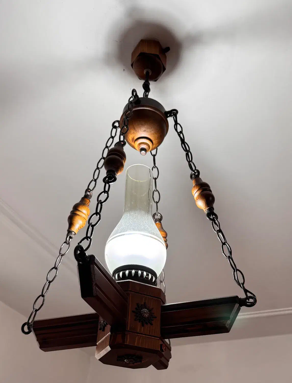 لوستر|لوستر و چراغ آویز|لاهیجان, لیالستان|دیوار