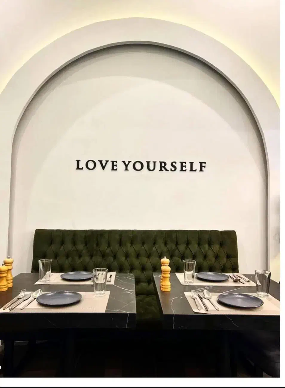 کار در کافه رستوران کارلوتا|استخدام خدمات فروشگاه و رستوران|تهران, شهرک امید|دیوار