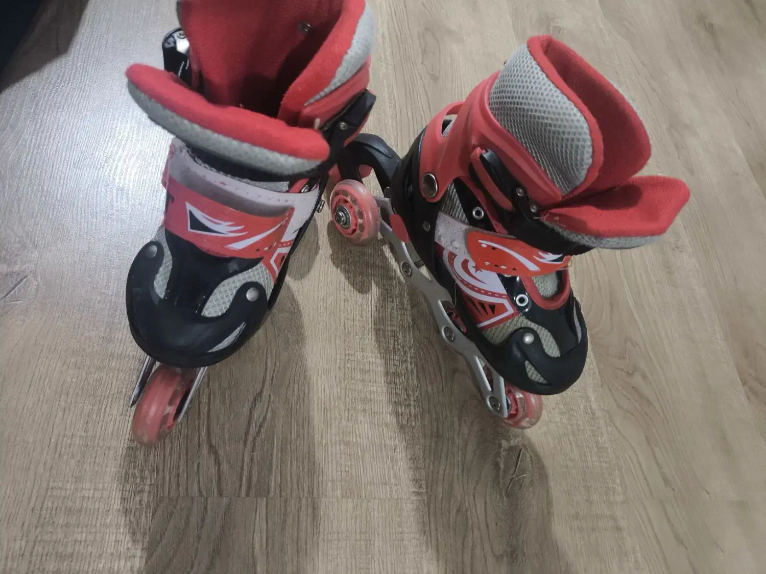 کفش اسکیتی|دوچرخه، اسکیت، اسکوتر|فیروزآباد (فارس), |دیوار