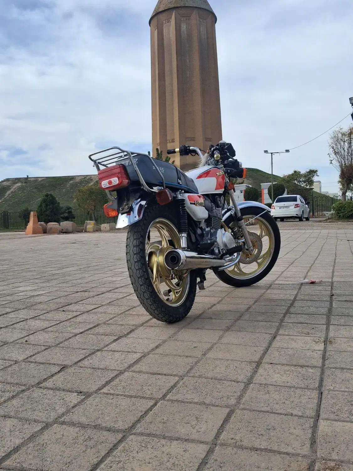 ۲۰۰ نیکتاز|موتورسیکلت|گنبد کاووس, |دیوار