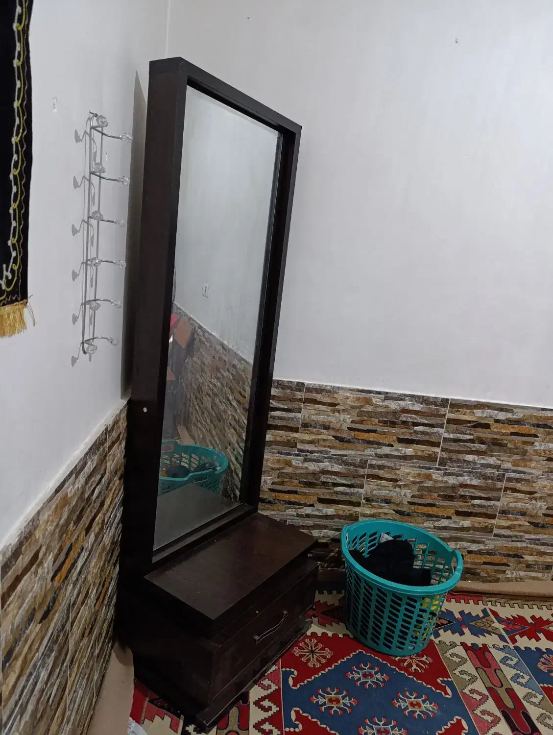 آینه قدی خوشکل|آینه|شیراز, قلعه نو|دیوار