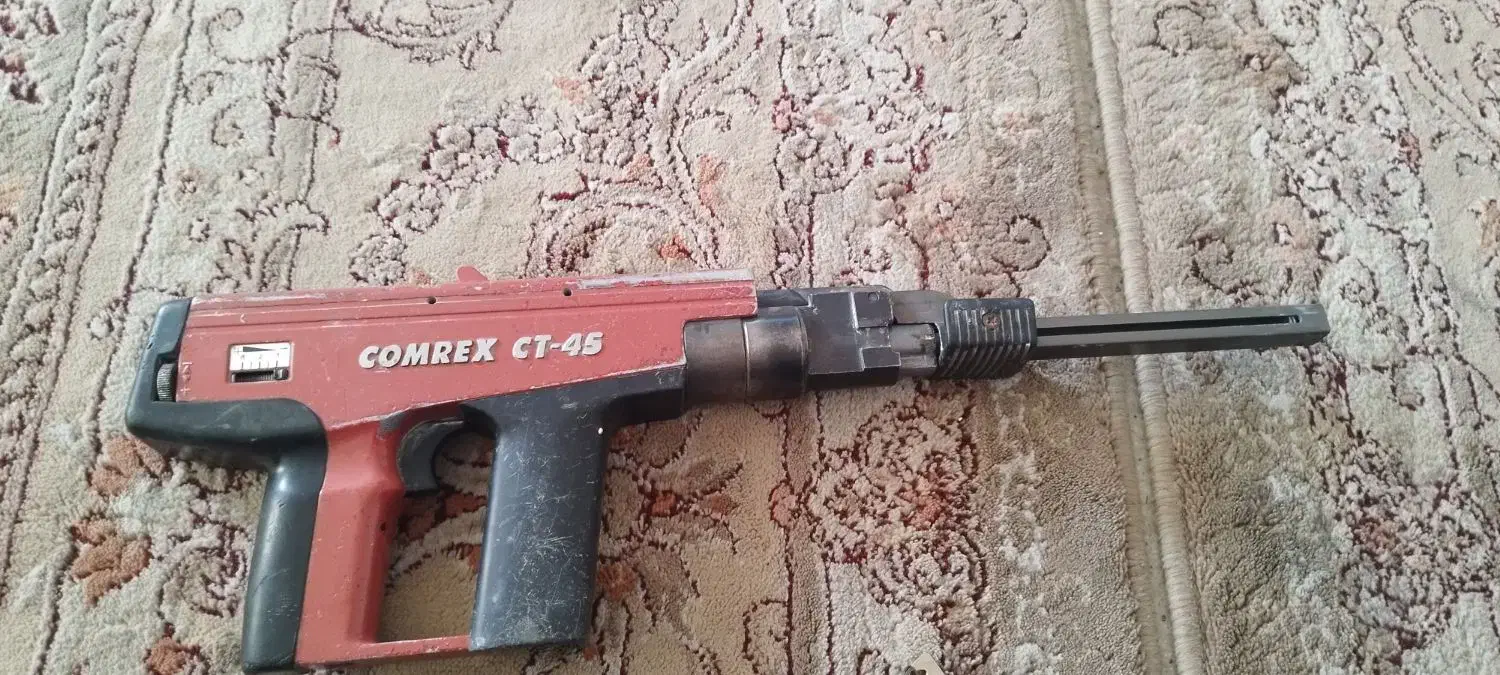 تفنگ هیلتی|ابزارآلات|شیراز, کوشک میدان|دیوار