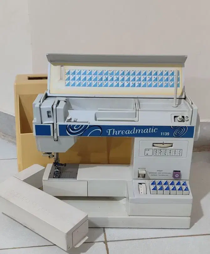 چرخ خیاطی به همراه سی دی آموزشی|چرخ خیاطی و ریسندگی|تهران, کن|دیوار