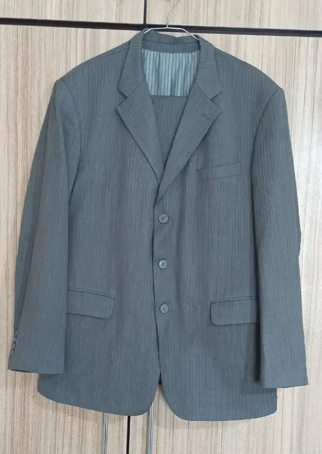 لباس مردانه|لباس|پرند, فاز ۶|دیوار