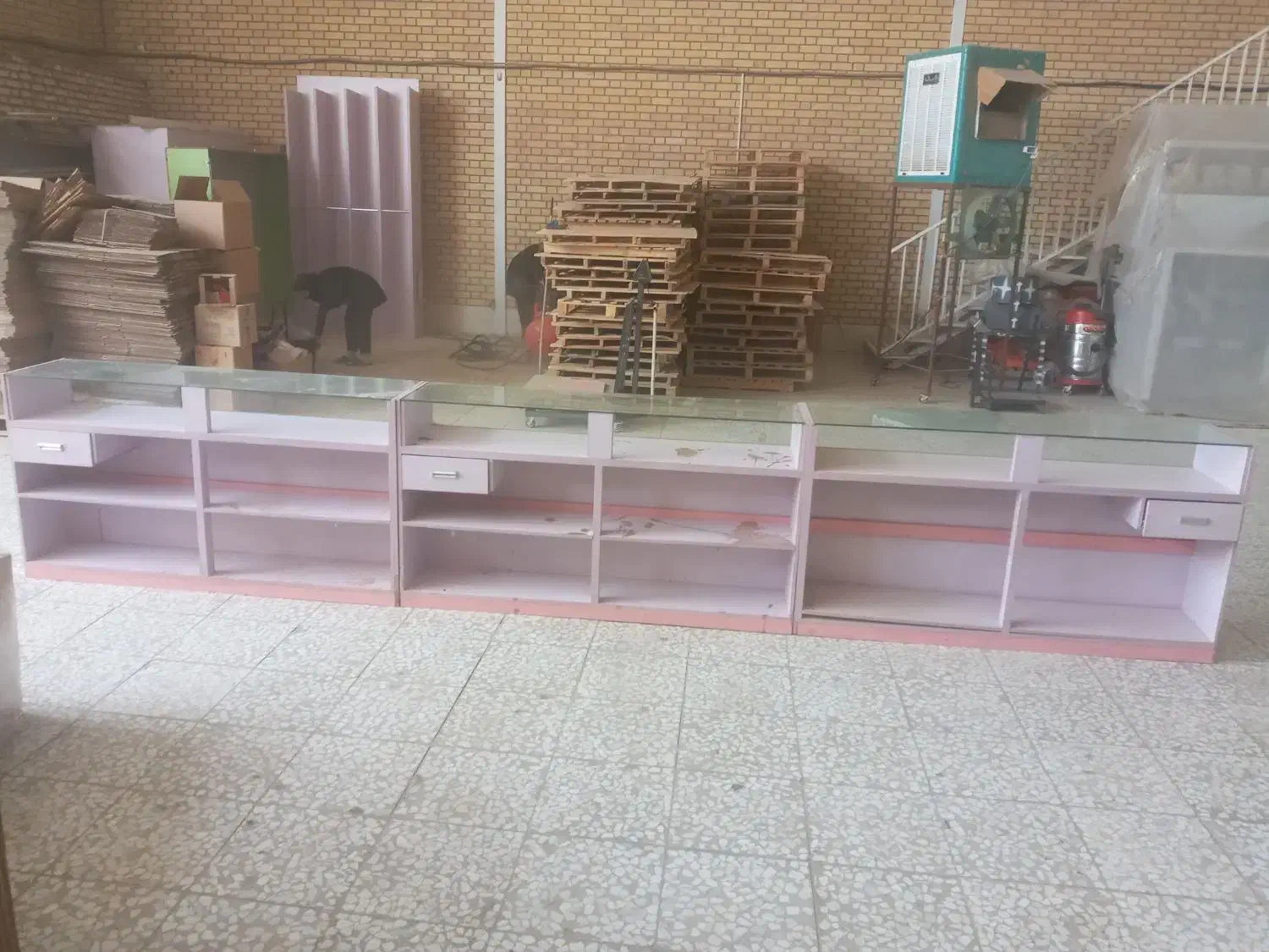 دکوراسیون فروشگاهی برای پوشاک و انواع شغل‌ها|فروشگاه و مغازه|اصفهان, کارخانه قند اصفهان|دیوار