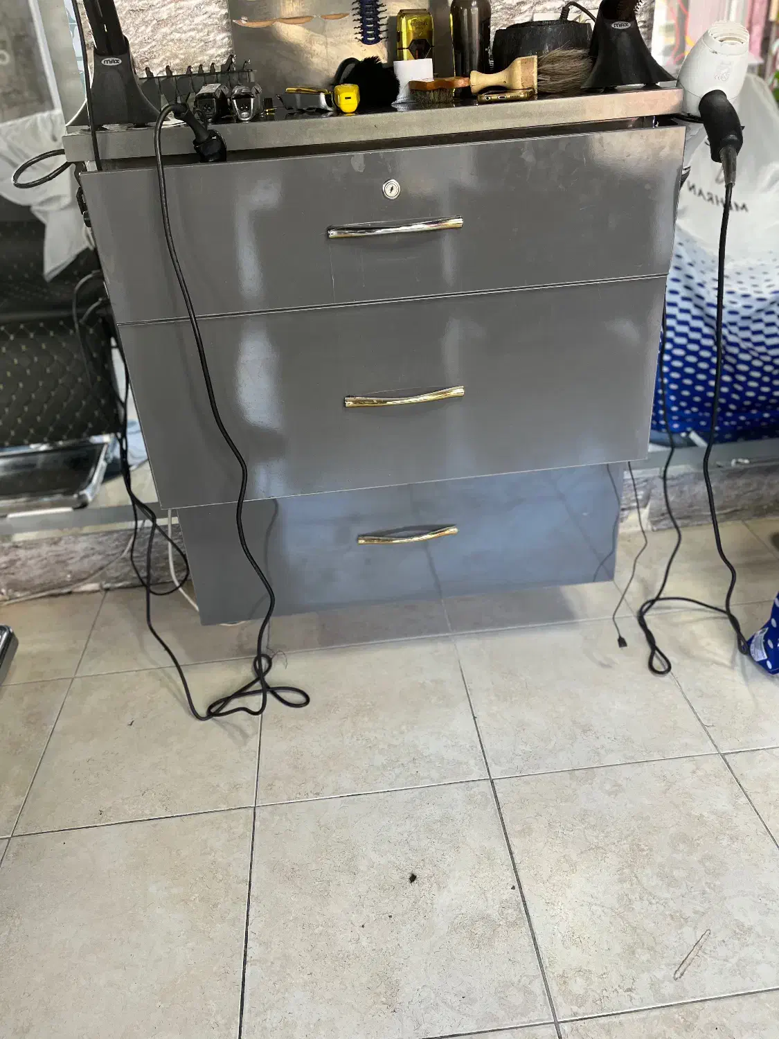 میز کار سه طبقه آرایشگری|آرایشگاه و سالن‌های زیبایی|کرمانشاه, |دیوار