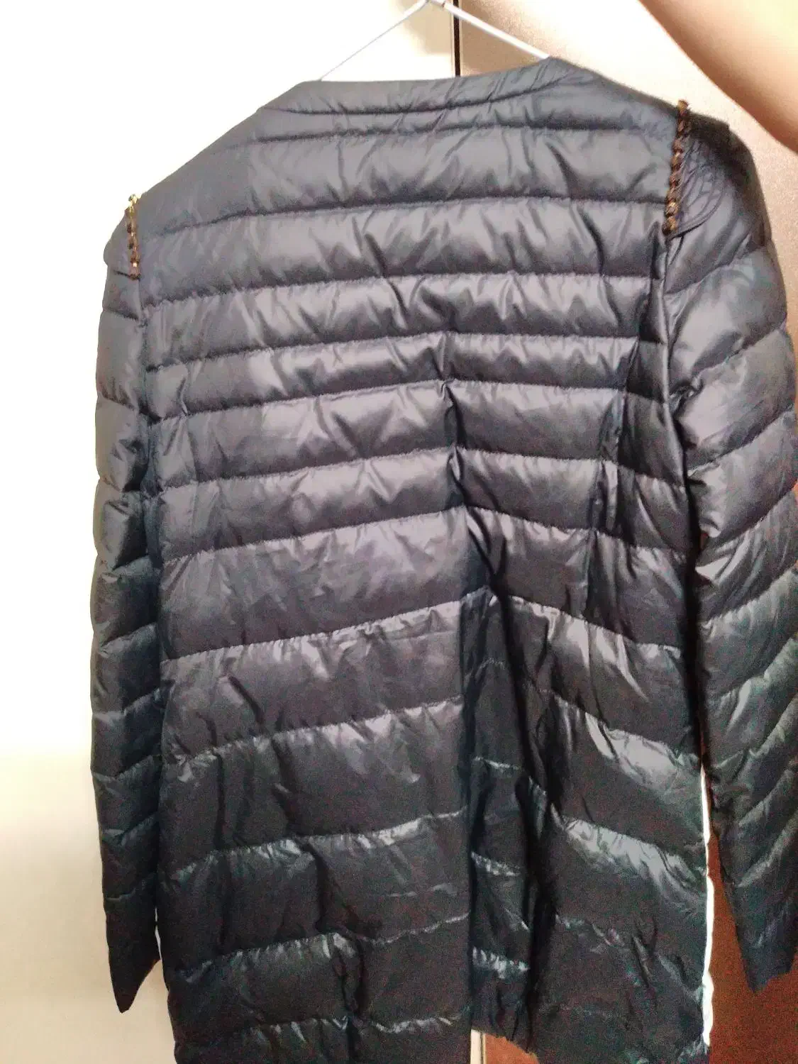 کاپشن|لباس|جویبار, |دیوار