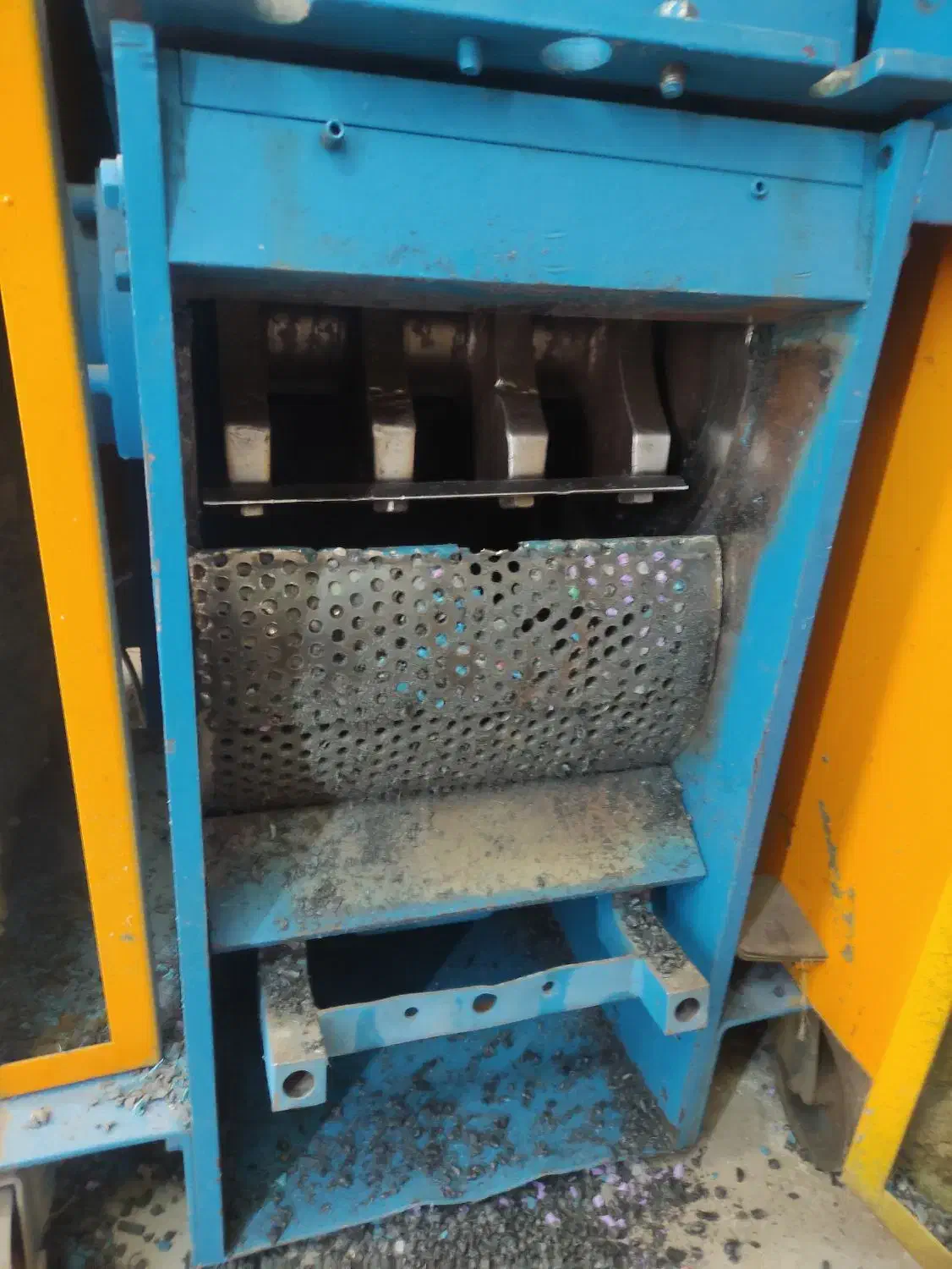 فروش دستگاه تزریق و اسیاب پلاستیک|ماشین‌آلات صنعتی|اصفهان, ولدان|دیوار