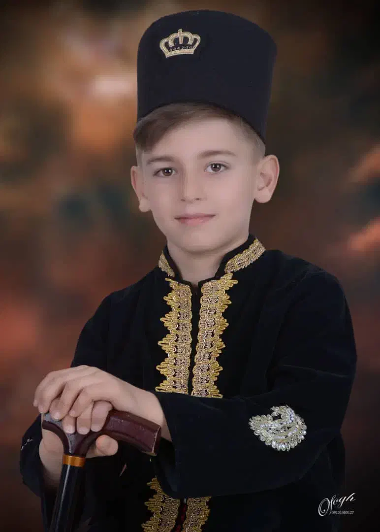 لباس محلی و قاجاری|لباس|اصفهان, باغ دریاچه|دیوار