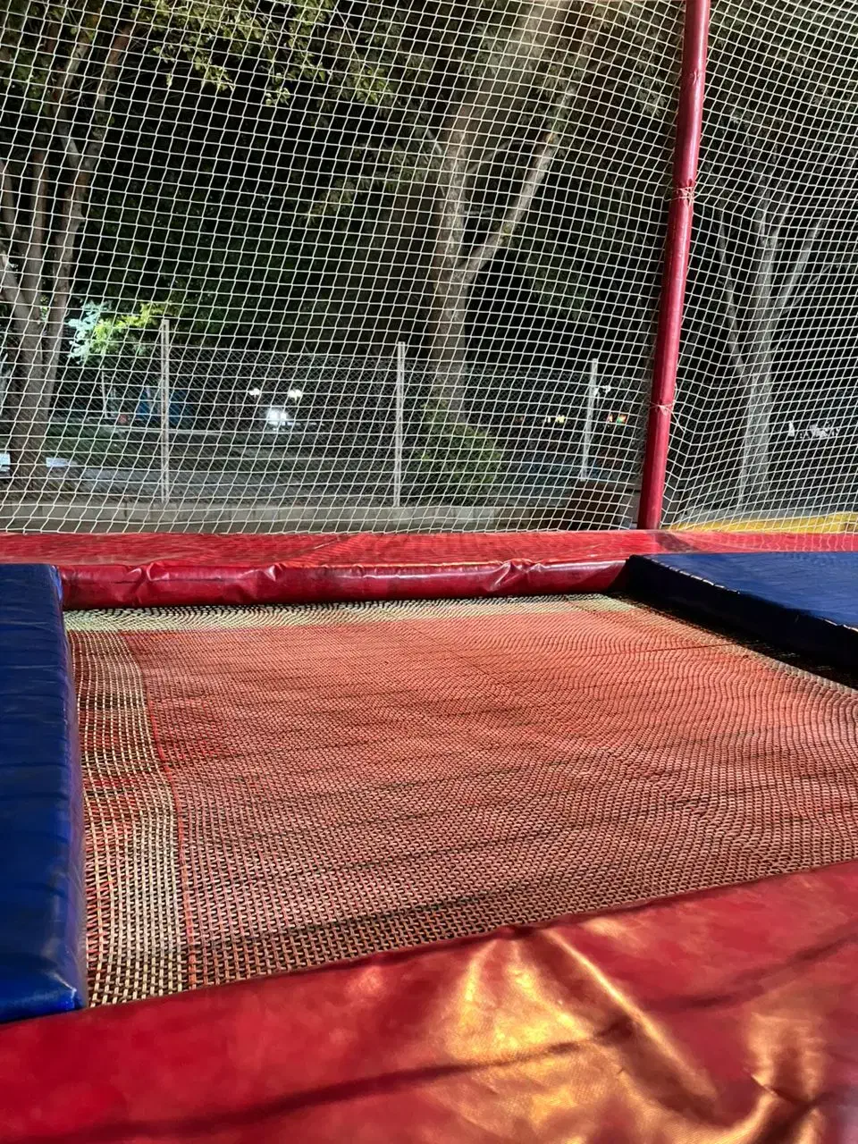 ترامپولین|اسباببازی|شاهین دژ, |دیوار