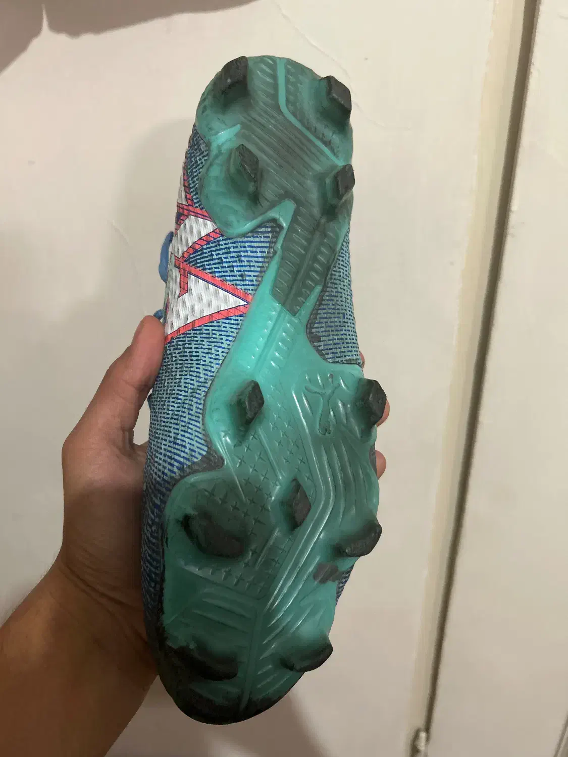 استوک فوتبال|کیف، کفش، کمربند|اندیشه, اندیشه فاز ۱|دیوار