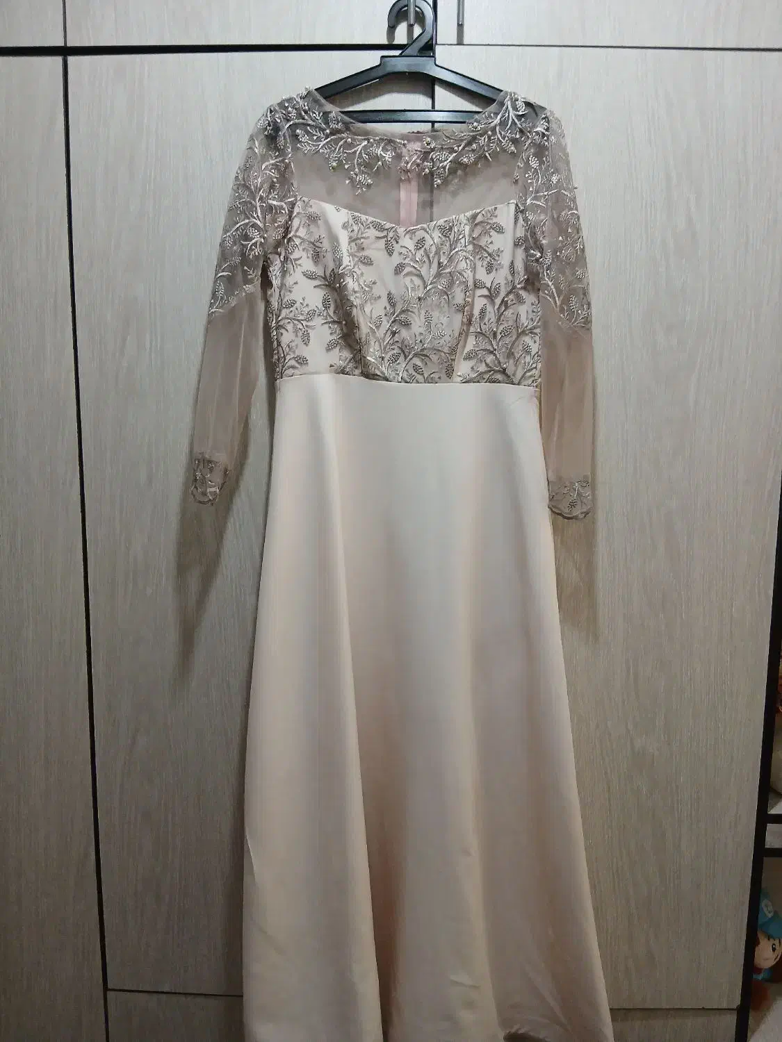 لباس مجلسی|لباس|گلستان (تهران), |دیوار