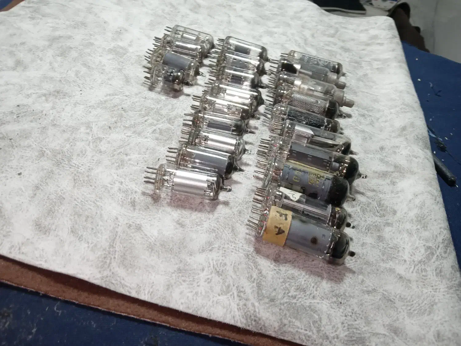 لامپ رادیو|کلکسیون اشیاء عتیقه|پاکدشت, پاکدشت (مامازند)|دیوار