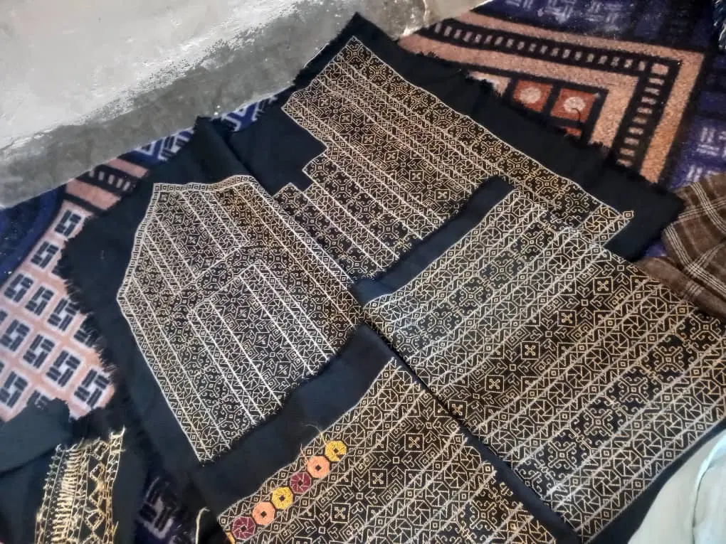 زنچک|لباس|زاهدان, |دیوار