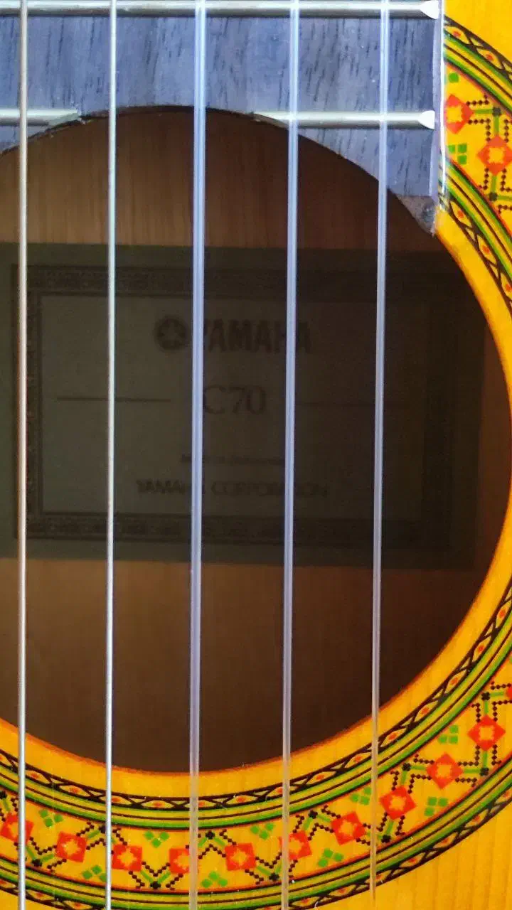 فروش فوری گیتار یاماها c70 اصل با تخفیف|گیتار، بیس، امپلیفایر|اصفهان, سرچشمه|دیوار