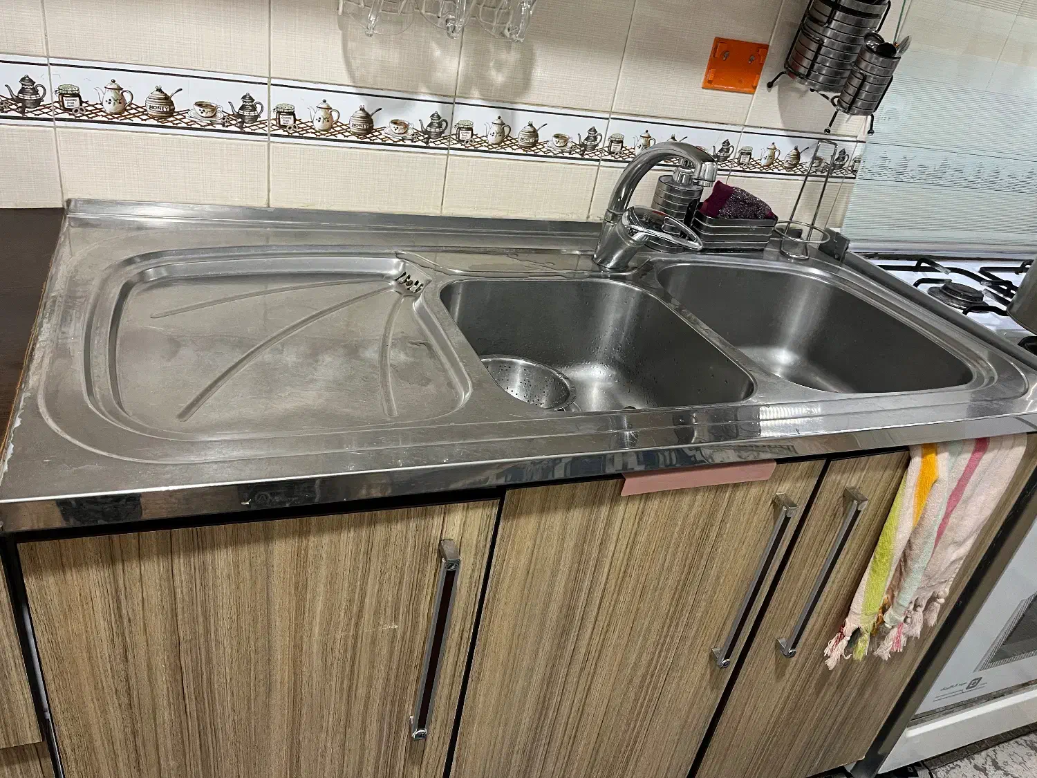 کابینت همراه هود و سینک|کتابخانه، شلف، قفسه‌های دیواری|اسلام‌شهر, شهرک مفیدی|دیوار