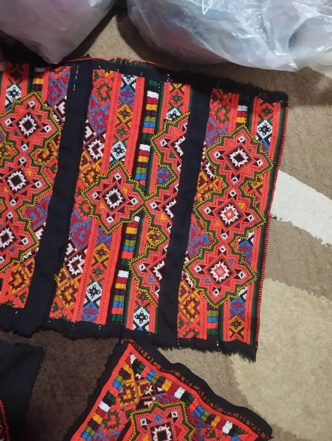 زیح آستین تمیز|لباس|سراوان, |دیوار