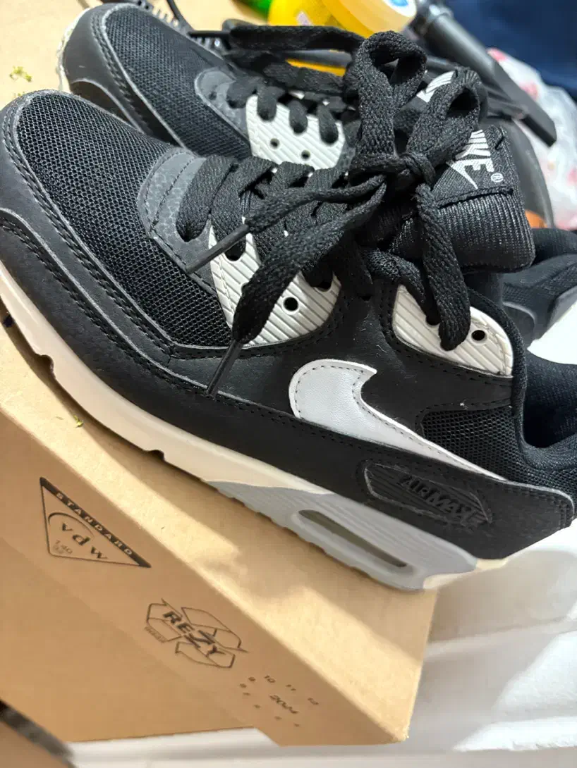 کتونی|کفش و لباس بچه|کیش, |دیوار