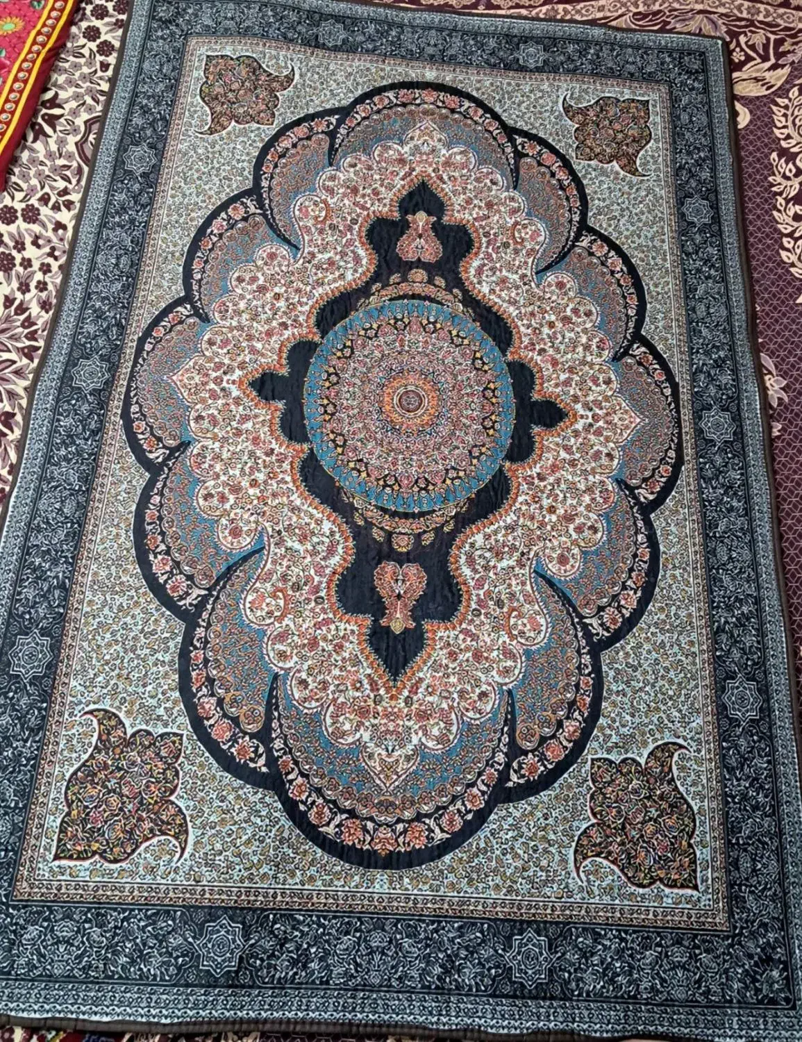 قالیچه|فرش|پاکدشت, حصار امیر|دیوار