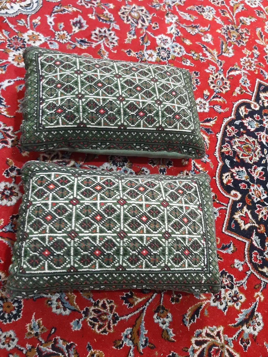 دو عدد پشتی کوسن|مبلمان خانگی و میز عسلی|شیراز, طلاب|دیوار