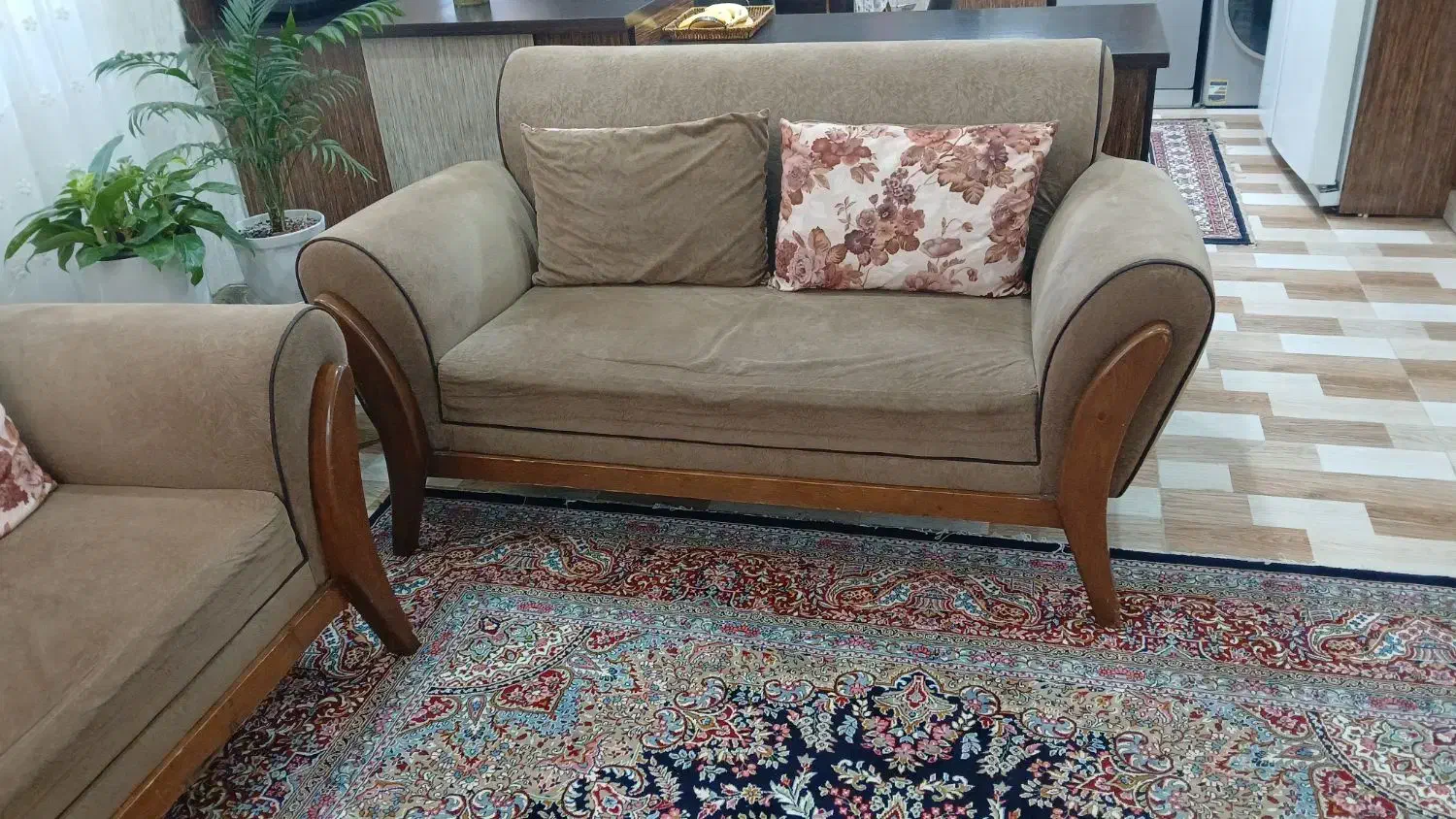 مبل|مبلمان خانگی و میز عسلی|فومن, |دیوار