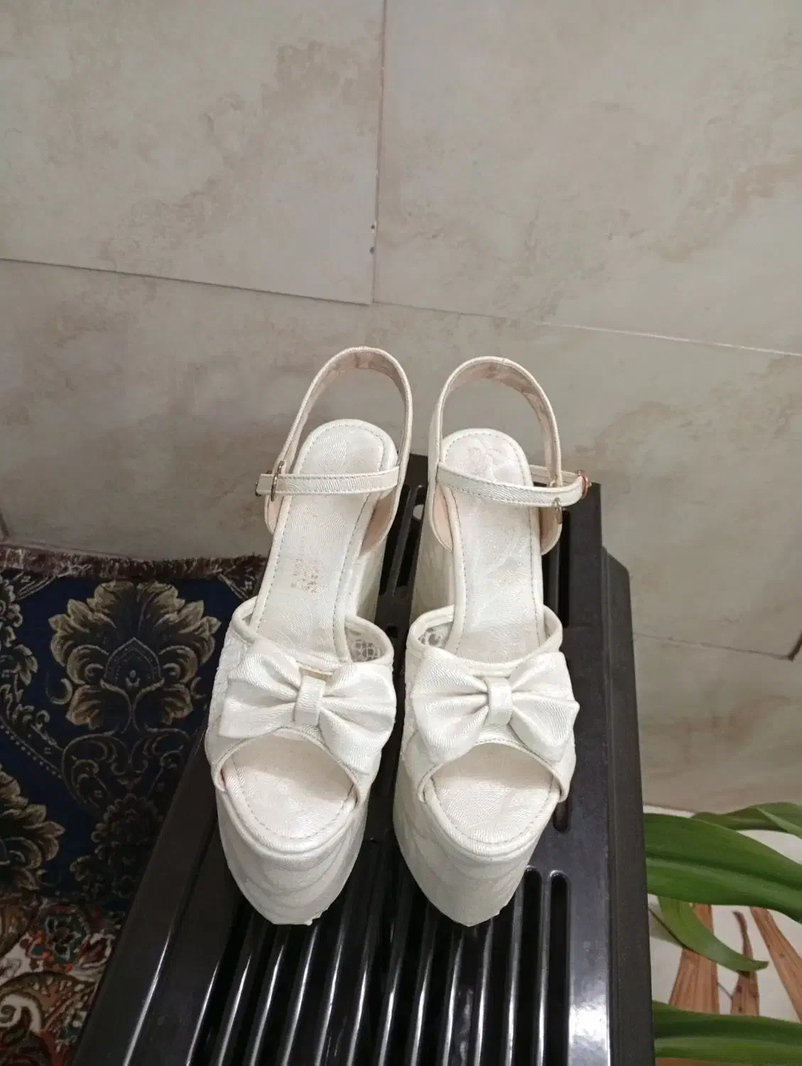 صندل یا کفش عروس|کیف، کفش، کمربند|جهرم, |دیوار