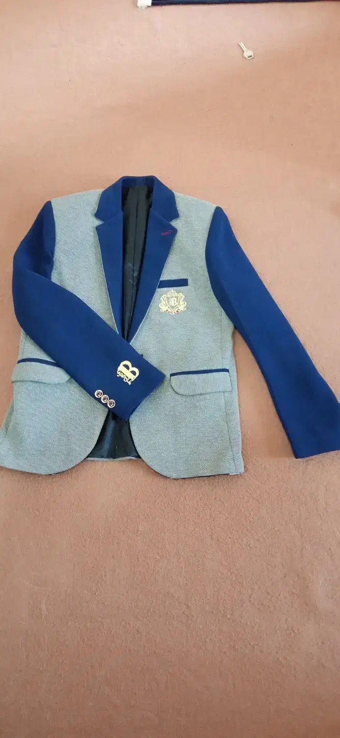 کت کاپشن و شلوار جین به صورت تکی هم فروخته می‌شود|کفش و لباس بچه|اسلام‌شهر, مظفریه|دیوار