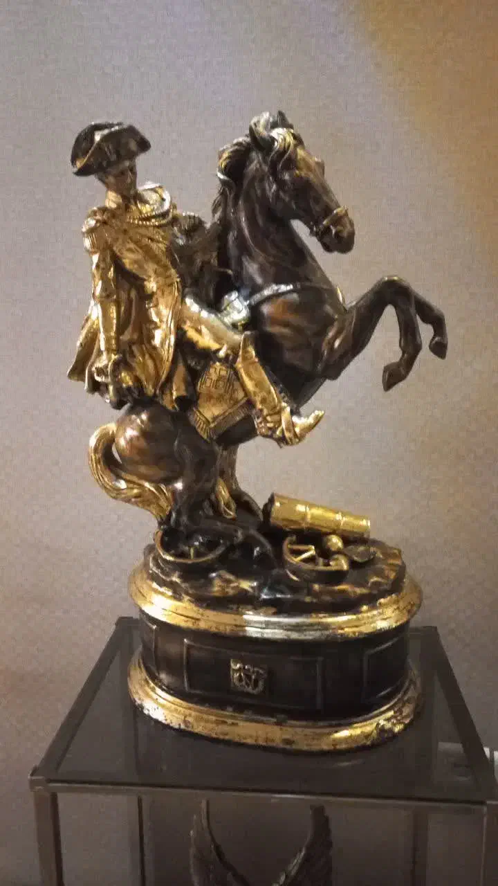 دکوری سالم|مجسمه، تندیس، ماکت|رباط‌کریم, رباط‌کریم|دیوار