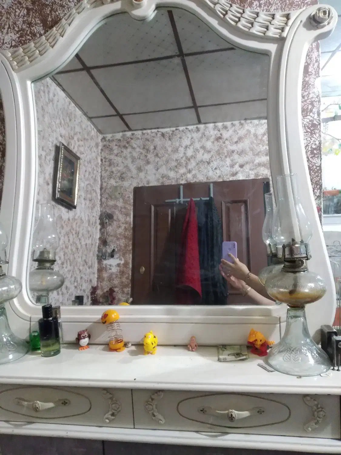 یک عدد آیینه با دو کشو|مبلمان خانگی و میز عسلی|تهران, مهرآباد|دیوار