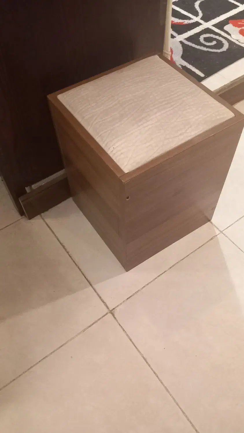 یک عدد صندلی میزبان و یک عدد پاف ۵۰۰ تومن|صندلی و نیمکت|پردیس, فاز ۸|دیوار