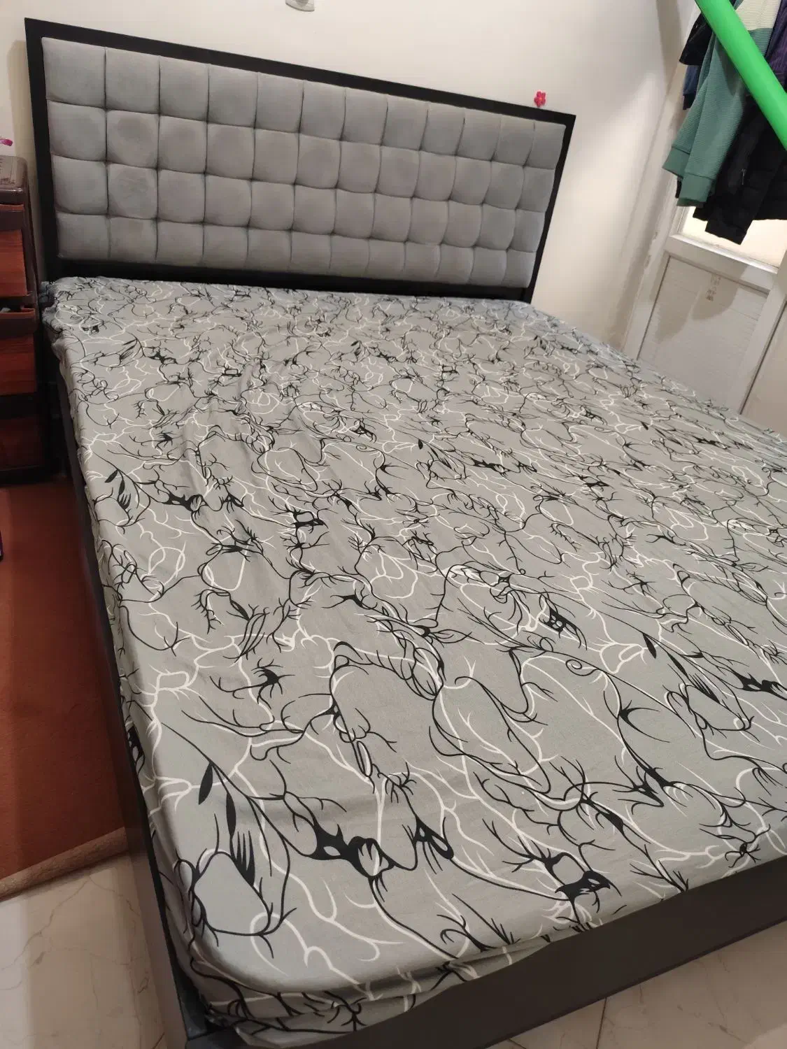 مبل راحتی 7 نفره و تخت دو نفره کاملا نو و سالم|مبلمان خانگی و میز عسلی|تهران, دهم فروردین|دیوار