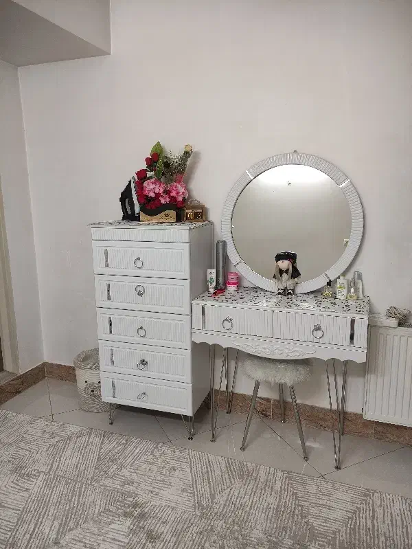 میز ارایش و دراور|مبلمان خانگی و میز عسلی|کاشان, غربت|دیوار