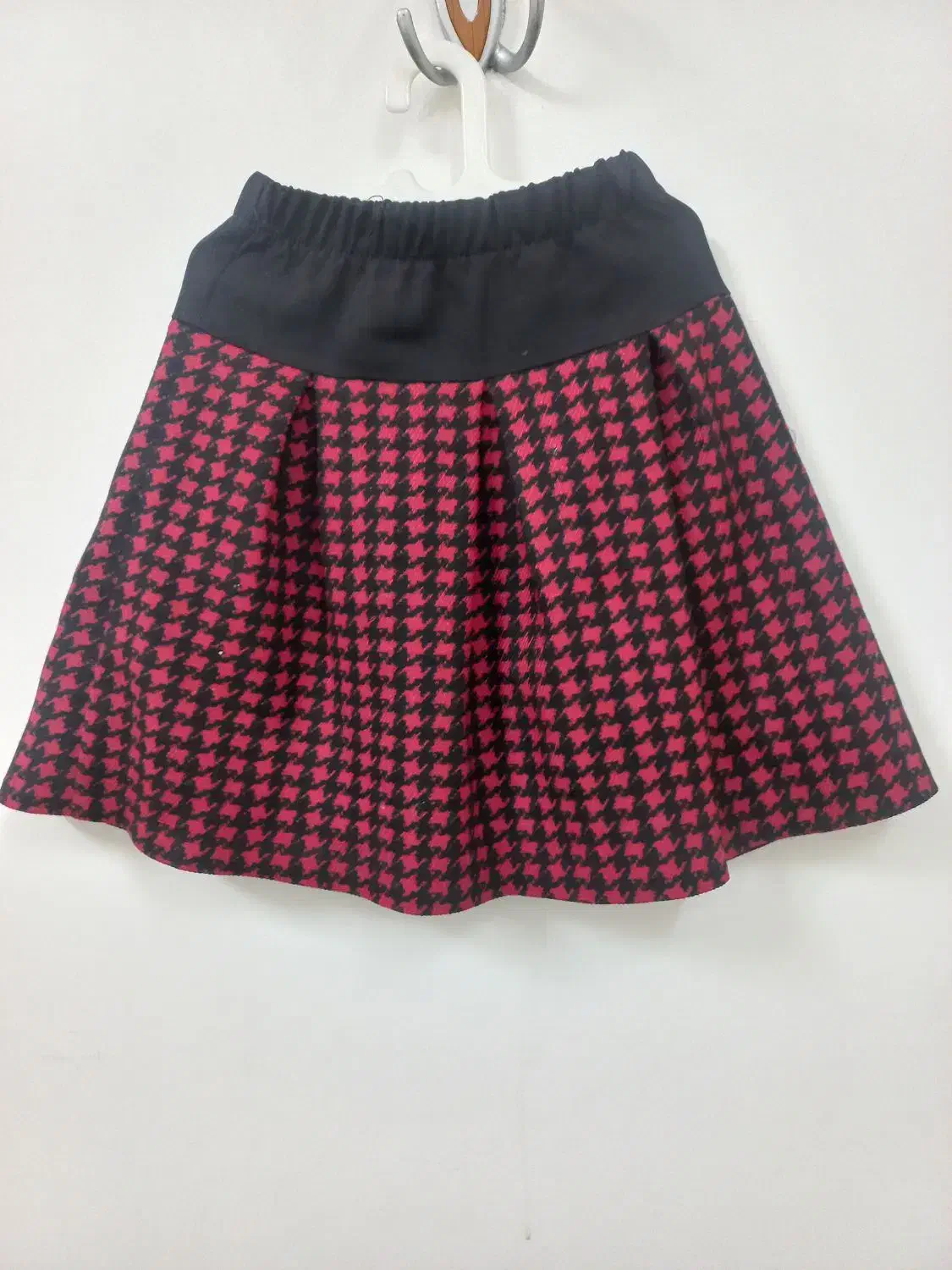 بلوز ودامن قرمز مشکی مناسب یلدا|کفش و لباس بچه|قم, سالاریه|دیوار