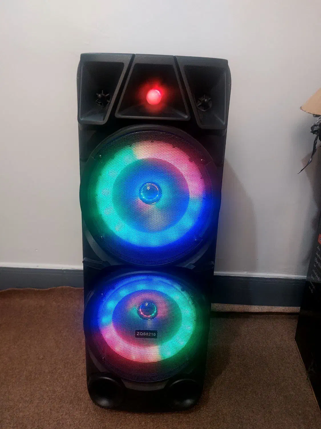 اسپیکر|پخشکننده همراه|پیر بکران, |دیوار