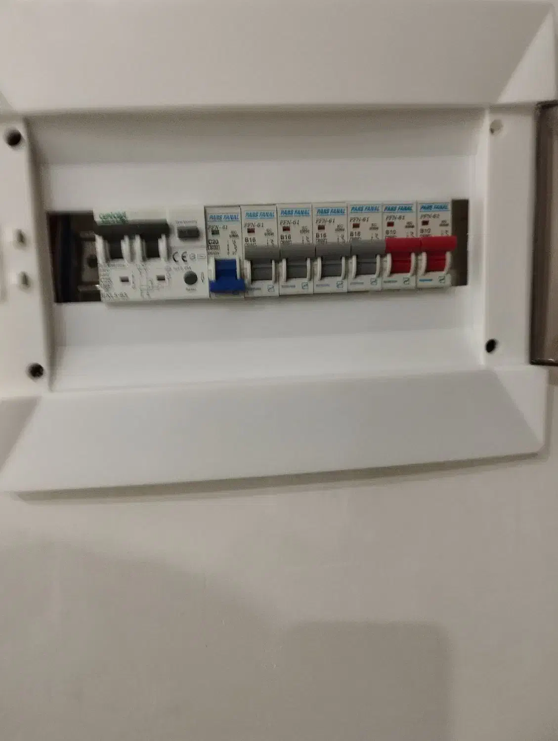 برقکار نصاب لوستر|خدمات پیشه و مهارت|رشت, گلسار|دیوار