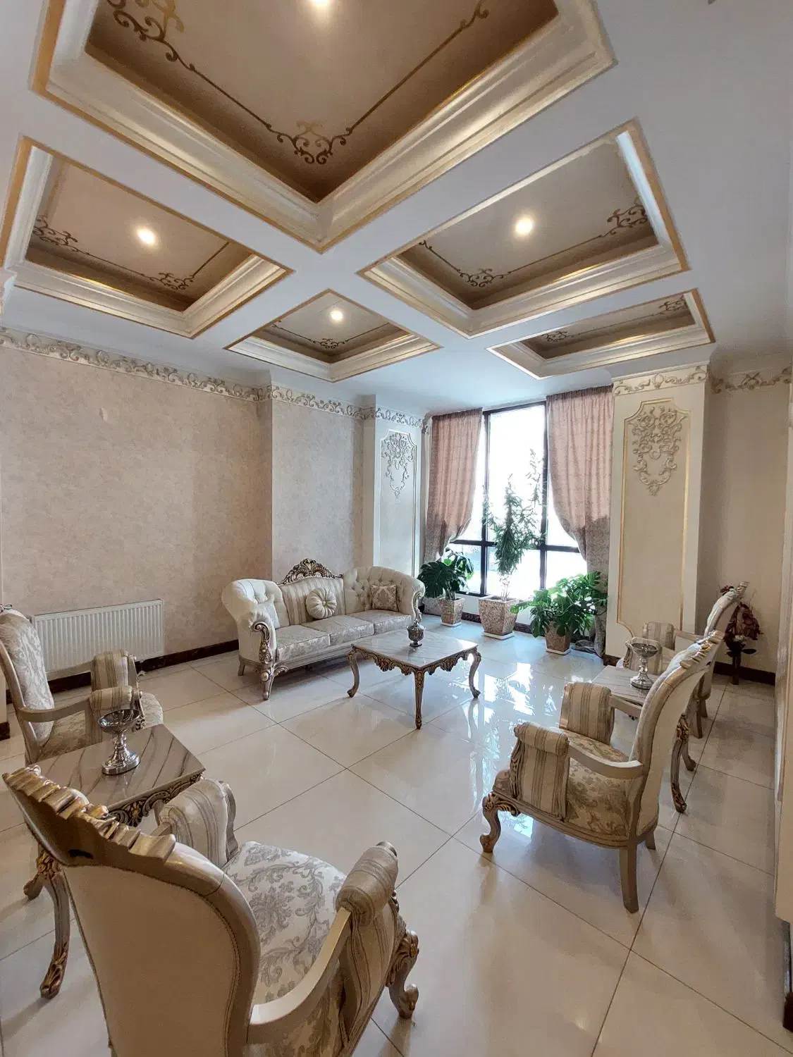 * ۱۷۰ متر نوساز / ۲ پارکینگ/ روف گاردن /میرداماد