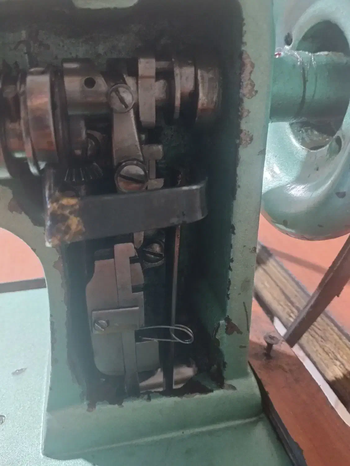 چرخ زه دوزی سیاه وسفید|چرخ خیاطی و ریسندگی|پارود, |دیوار