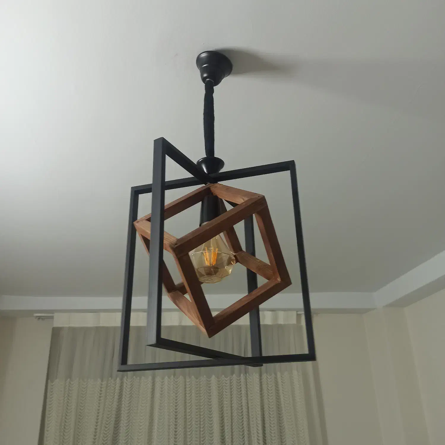 لوستر چوبی در حد نو|لوستر و چراغ آویز|اندیشه, اندیشه فاز ۵|دیوار