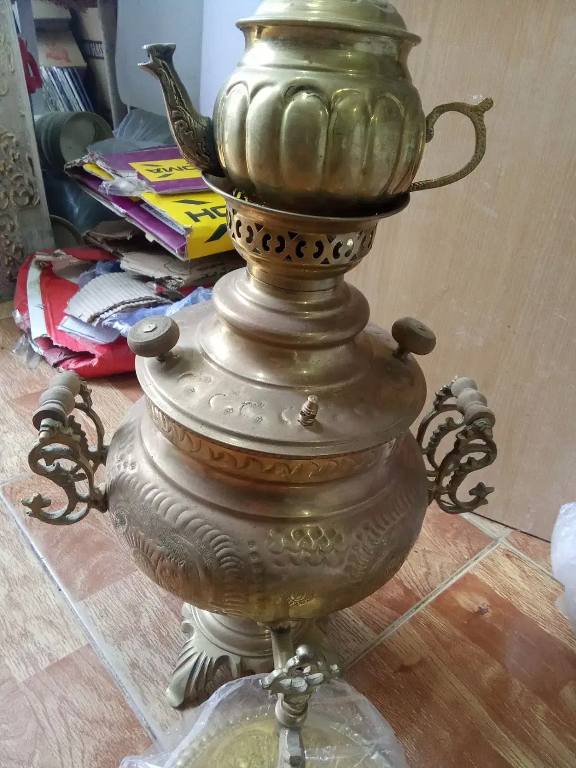 سماور زغالی محکم برنجی سنگین مهردار|کلکسیون اشیاء عتیقه|بجستان, |دیوار