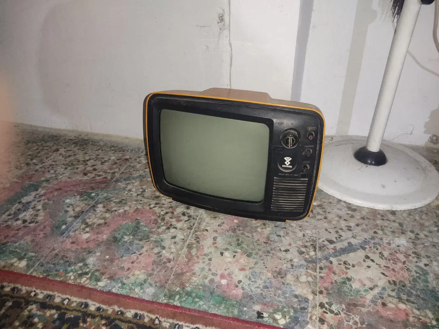 ظبط سونی قدیمی و تلویزیون سیاه سفید|سیستم صوتی خانگی|پرهسر, |دیوار