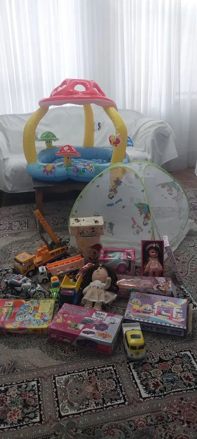 مقداری اسباب بازی و لباس و کفش|اسباب‌‌بازی|سبزوار, ولیعصر (نجار آباد)|دیوار