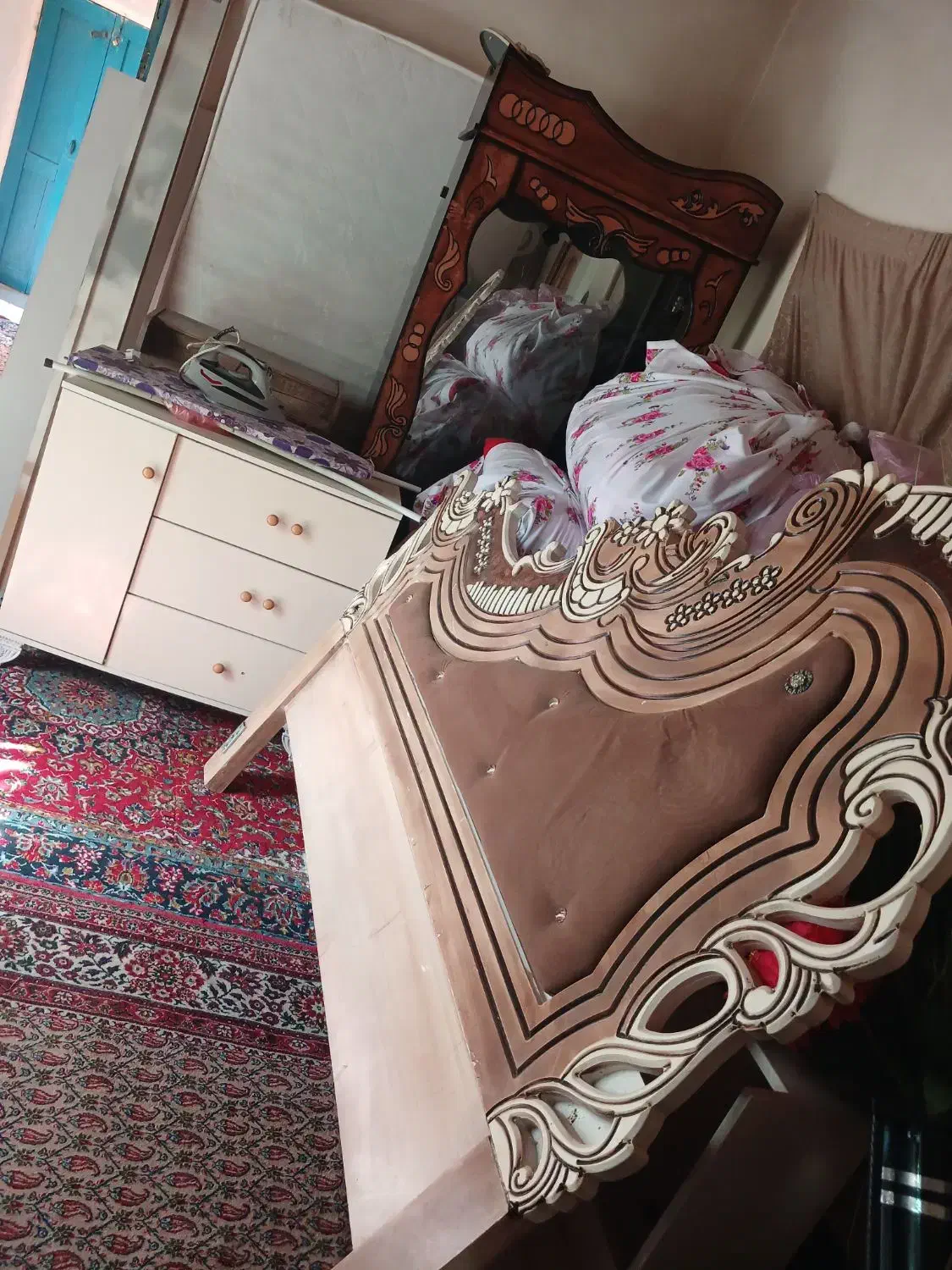 تخت ومیزآرایش|تخت و سرویس خواب|مشگین شهر, |دیوار