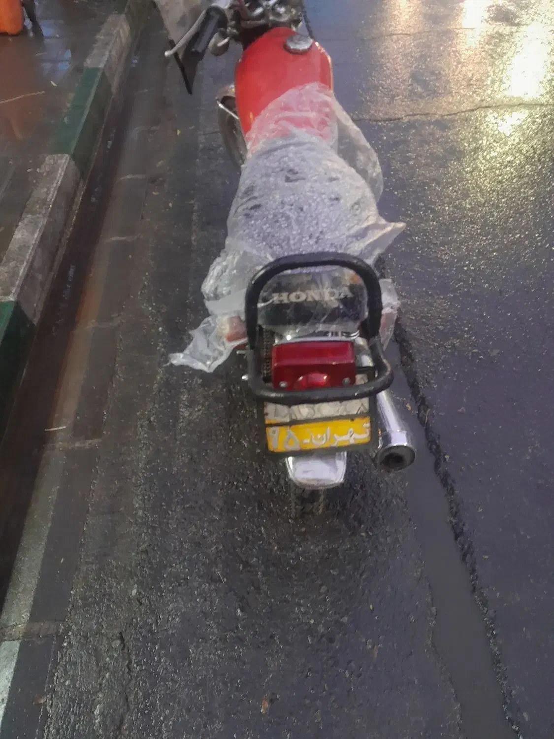 موتور سی جی مدل ۷۱|موتورسیکلت|قم, گذر قلعه|دیوار