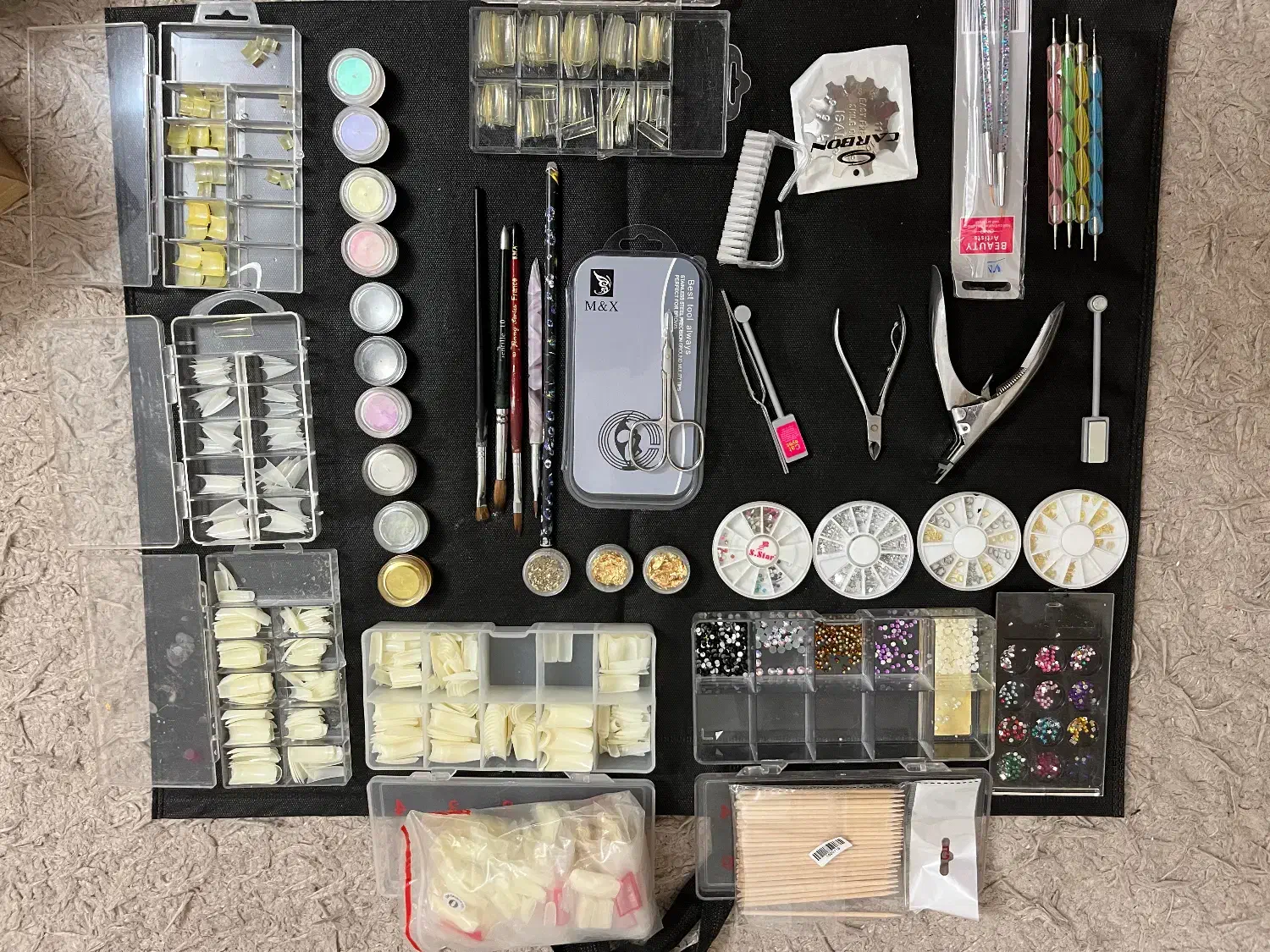 ابزار و وسایل کاشت ناخن|آرایشگاه و سالن‌های زیبایی|بیرجند, |دیوار