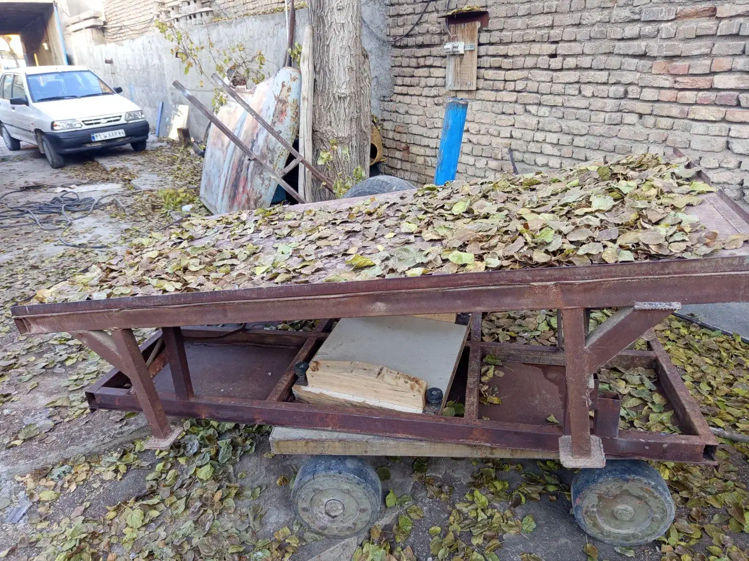 تخت نشیمن باغی|صندلی و نیمکت|ازنا, |دیوار