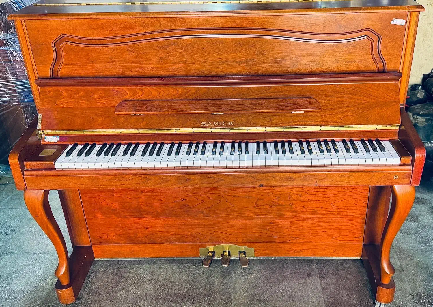 پیانو آکوستیک|پیانو، کیبورد، آکاردئون|صدرا-فارس, فاز ۱|دیوار