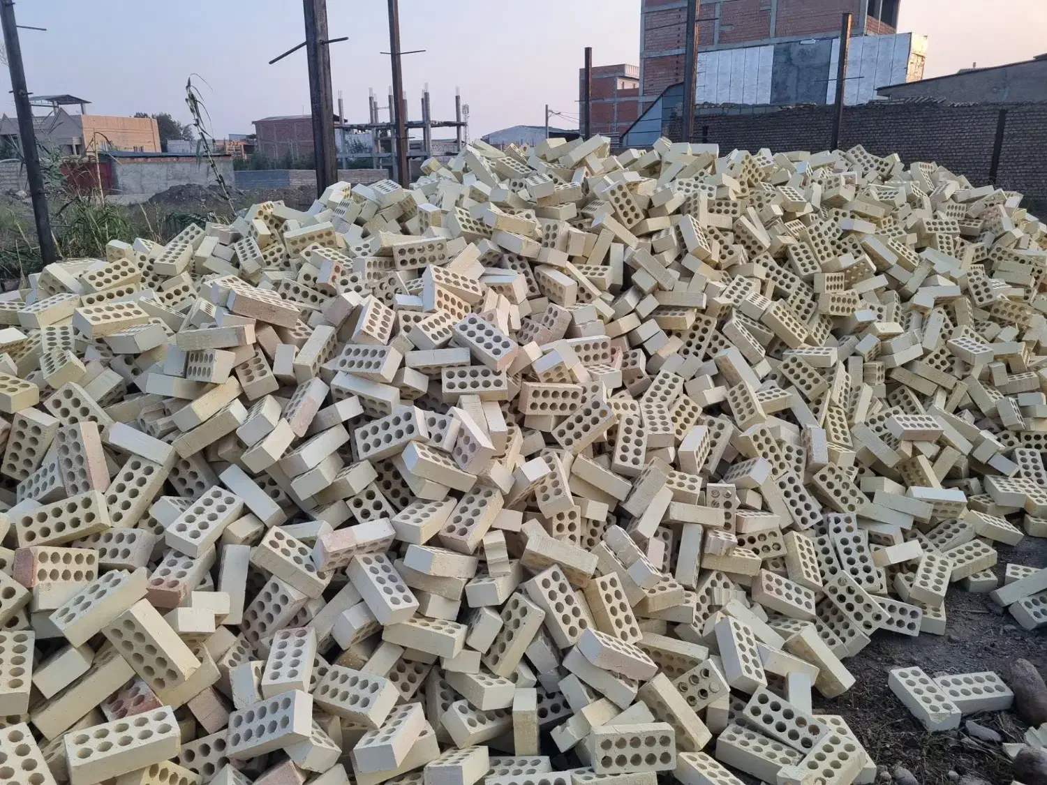 آجر سوراخی دامغان فروش مستقیم|خدمات پیشه و مهارت|گنبد کاووس, |دیوار