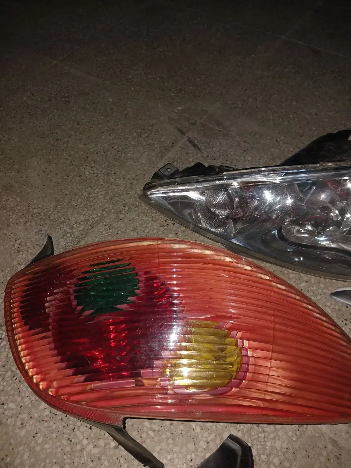 چراغ عقب ۲۰۶ قاب فیلتر هوا تسمه تایم فلاپ ۲۰۶|قطعات یدکی و لوازم جانبی|هشتگرد, هشتگرد قدیم|دیوار