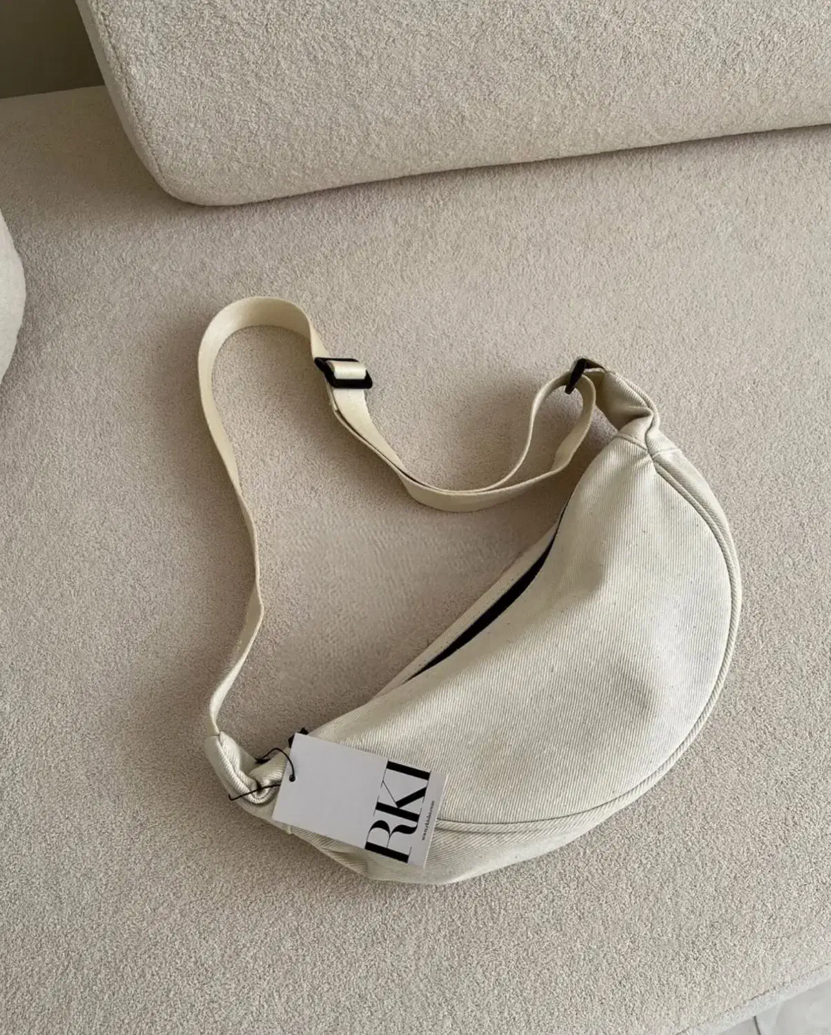 کیف بادی بگ|کیف، کفش، کمربند|شیراز, پشم شیشه|دیوار