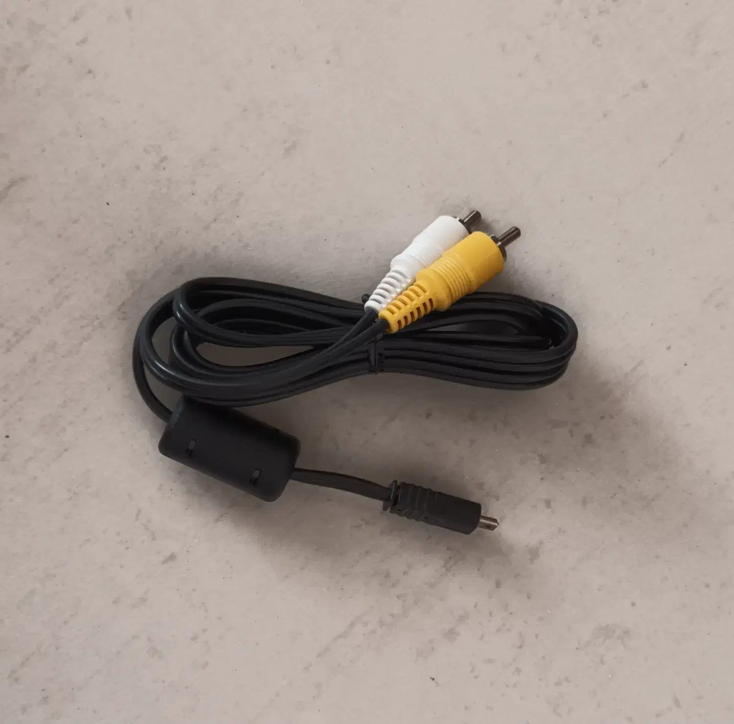 کابل av دوربین عکاسی قدیمی کمیاب|دوربین عکاسی و فیلم‌برداری|اصفهان, خواجو|دیوار